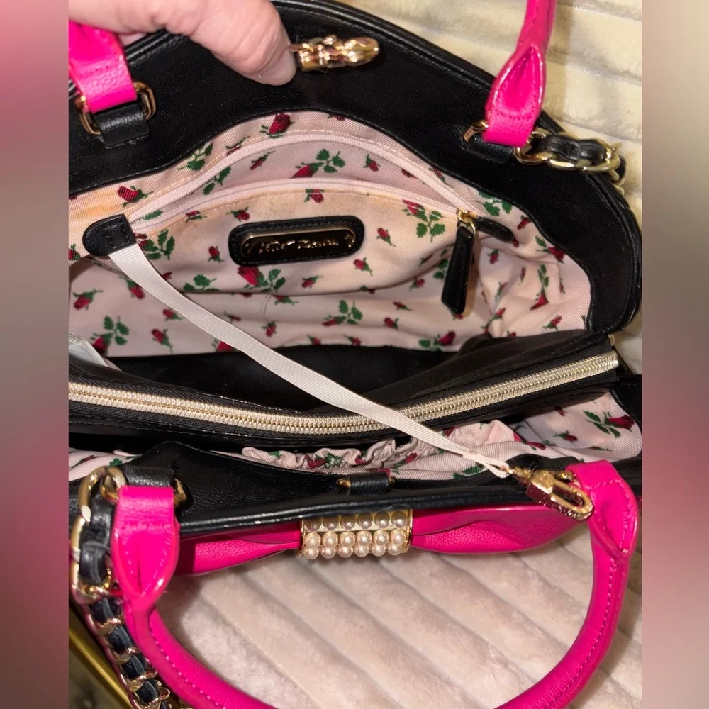 Betsey Johnson Black and Pink Bow Shoulder Bag - Picture 9 of 11